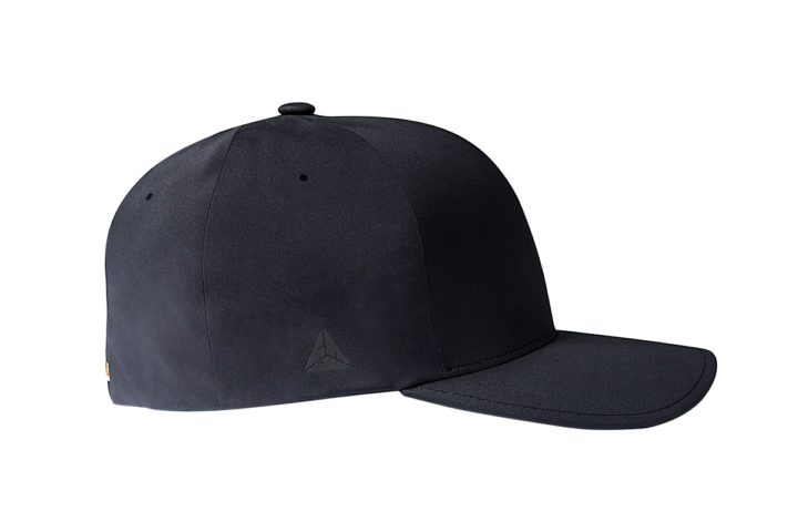 FD0129 – Black Curved Peak Flexfit Delta - Image 2